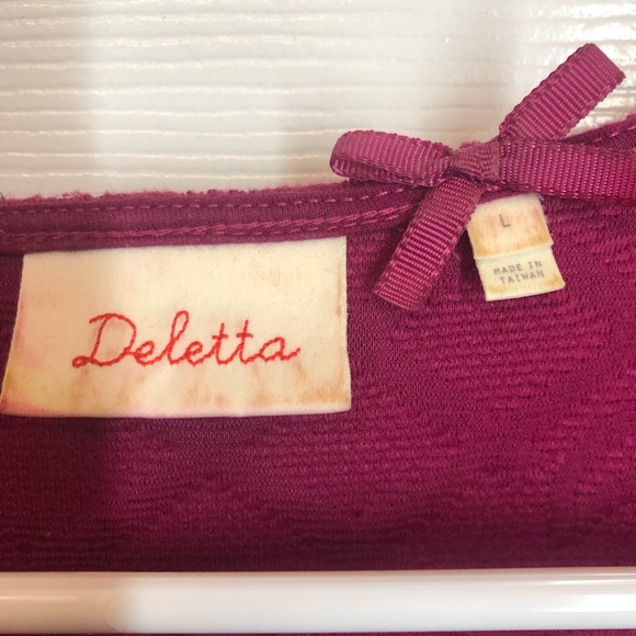 Deletta from Anthropologie Large burgundy embossed scroll pattern thick fabric - Picture 3 of 5